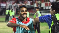 Yabes Roni Malaifani, pencetal gol penentu Bali United lolos ke babak semifinal Torabika Bhayangkara Cup 2016 mengalahkan PS Polri 1-0, Minggu (27/3/2016) di Stadion I Wayan Dipta, Gianyar. (Bola.com/Iwan Setiawan)