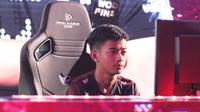 Aksi jagoan PES nomor individu asal Indonesia, Rizky Faidan, pada PES League 2019 World Finals.  (FOTO / Liga1PES)