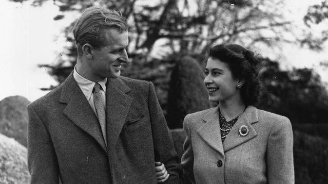Foto Romantis Ratu Elizabeth dan Pangeran Philip di Tahun 1947 (Foto: Express.co.uk)
