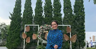 Lies Kusumawati merupakan ibu mertua Momo Geisha yang cantiknya awet muda walaupun usianya sudah tidak muda lagi. (Foto: instagram.com/lies1801)