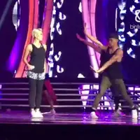 Agnez Mo menjadi salah satu pengisi acara dalam malam puncak perayaan HUT SCTV ke-27. Intip yuk latihannya.