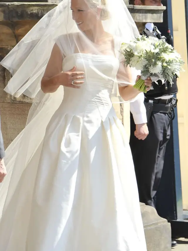 [Bintang] Penasaran dengan Gaun Pernikahan Meghan Markle, Intip Dulu Wedding Dress Pengantin Kerajaan Inggris dari Masa ke Masa