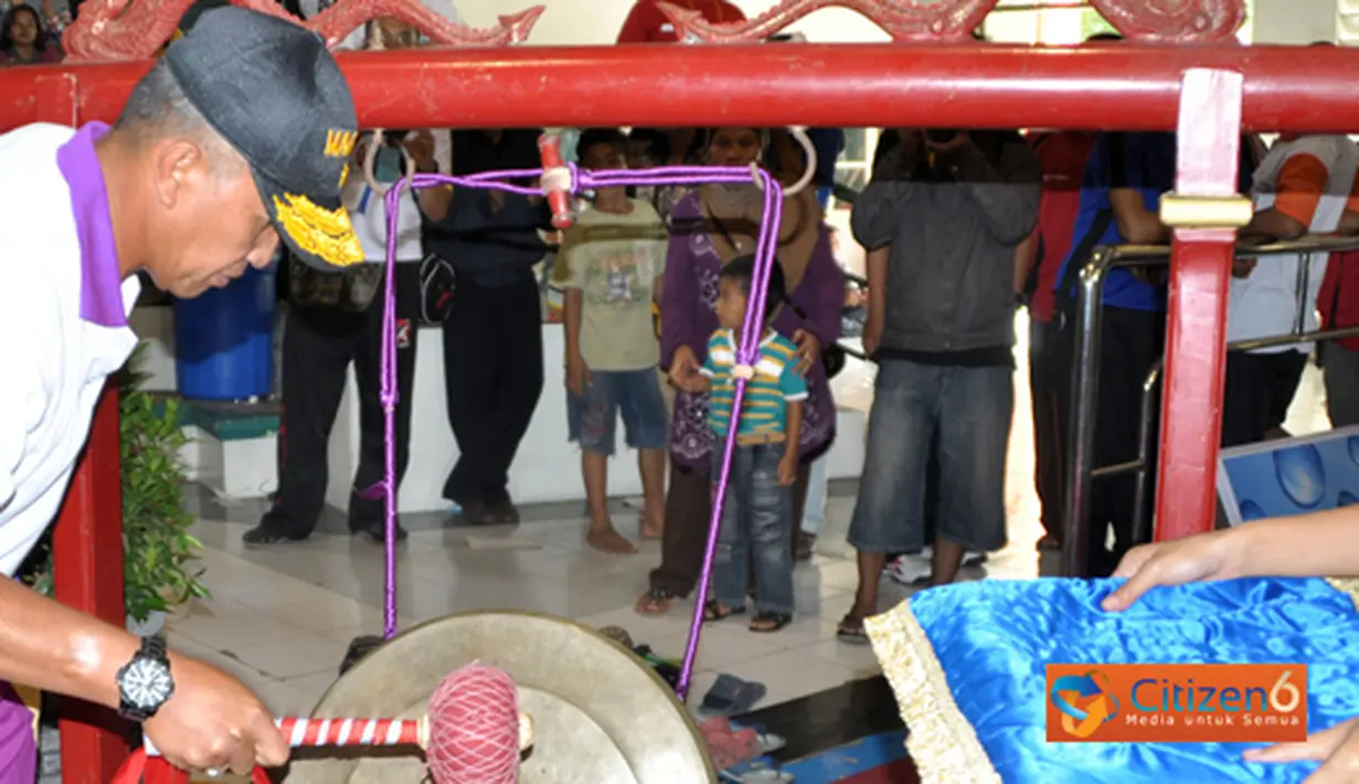 Citizen6, Surabaya: Kegiatan Kejurnas Karate “ Marinir Open-III Tahun 2012” yang berlangsung selama tiga hari tersebut diikuti oleh 1543 peserta dari 94 kontingen terdiri TNI/Polri dan masyarakat umum. (Pengirim: Budi Abdillah)