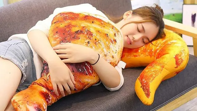 6 Bantal Guling dengan Motif Tidak Biasa Ini Nyeleneh, Bikin Tepuk Jidat
