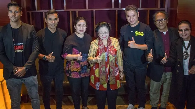 Momen Megawati dan Puan Maharani Nobar Nagabonar (sumber: instagram/puanmaharaniri)