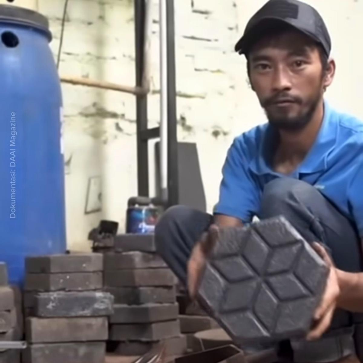 Toni Bikin Paving dari Sampah, Tapi Pemerintah Bungkam: Saya Cuma Dapat Penghargaan Doang