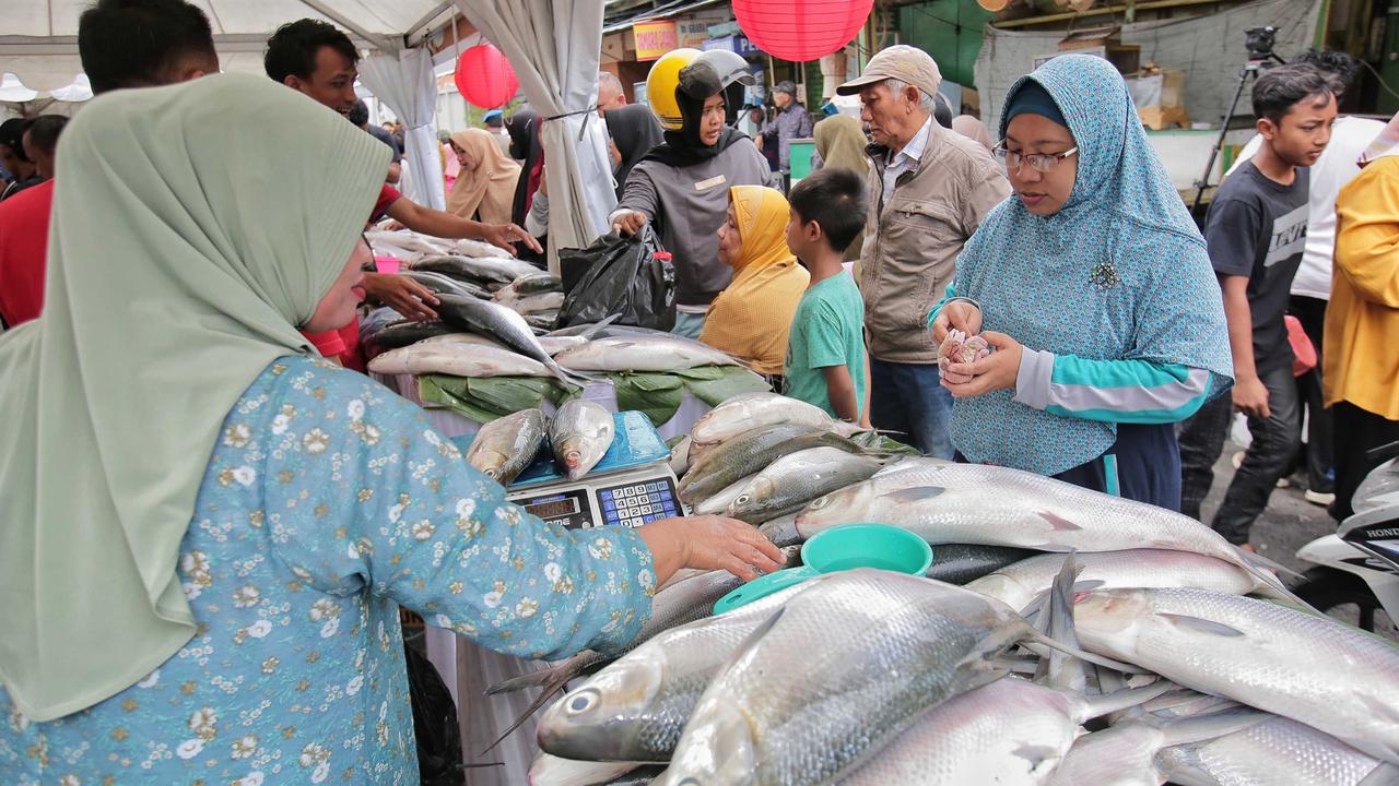 Semarak Festival Bandeng Rawa Belong jelang Tahun Baru Imlek