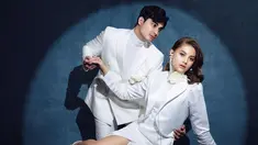 Tema dari pemotretan Callista Arum dan Cinta Brian ini adalah Is This Love. Callista Arum mengenakan dress putih dibalut blazer warna senada. Bros bunga yang dipasang di kerah bajunya mendukung penampilannya makin menawan. Sementara Cinta Brian tampan dengan baju setelan putih dan bros bunganya dipasang di kantong jas putih yang dikenakannya. (Liputan6.com/IG/@callistarum)