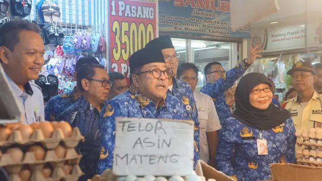Wakil Gubernur atau Wagub DKI Jakarta Rano Karno melakukan pemantauan di Pasar Jaya Senen Blok III, Jakarta Pusat (Jakpus) pada Senin (22/12/2025).