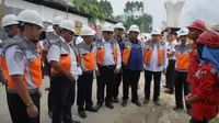 Ketua Komisi V DPR RI Fary Djemy Francis menegaskan pengerjaaan proyek-proyek infrastruktur harus benar-benar sesuai dengan SOP.