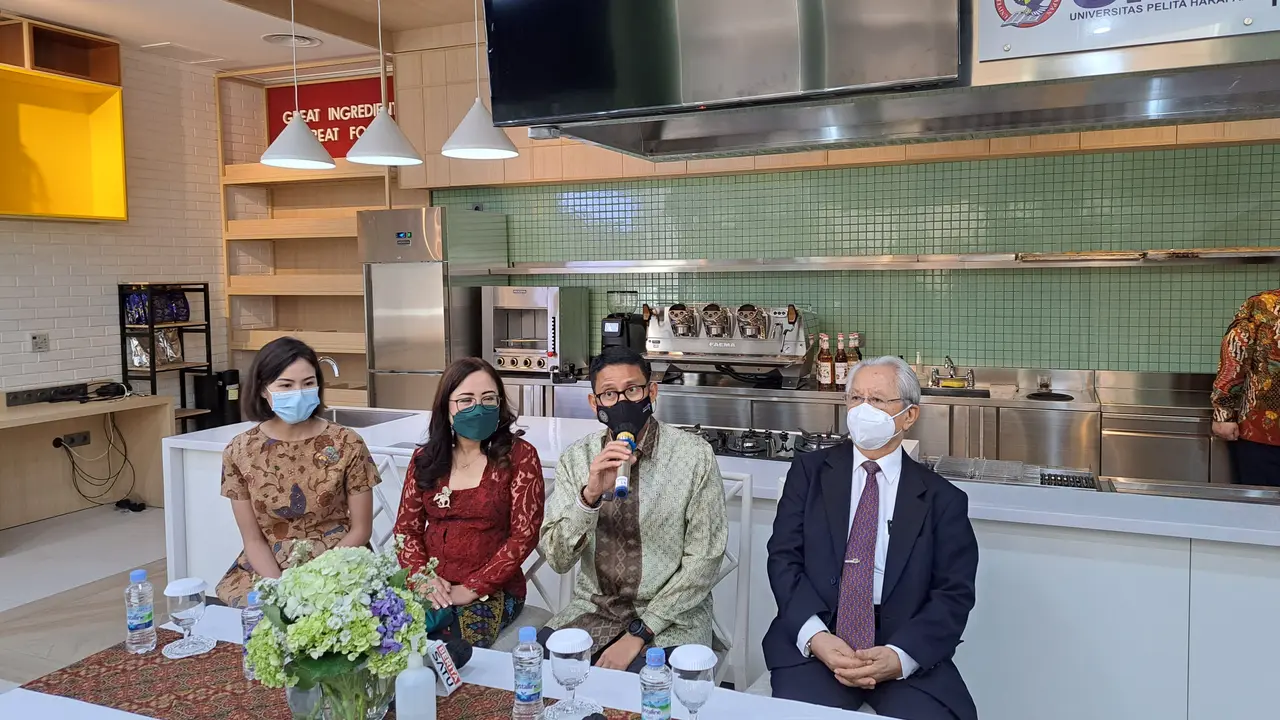 Menteri Pariwisata dan Ekonomi Kreatif/Kepala Badan Pariwisata dan Ekonomi Kreatif (Menparekraf/Kabaparekraf) Sandiaga Salahuddin Uno, dalam UPH Hospitour 2022 di Kabupaten Tangerang.