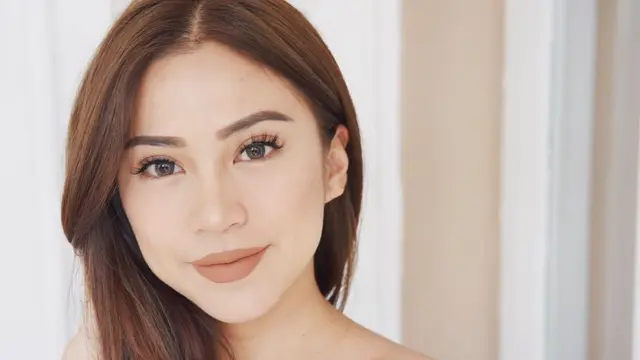 [Bintang] Tampil Glowing dengan Earthy Tone Makeup Andalan Tyna Kanna Mirdad