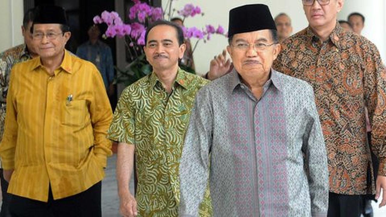 Tiba di rumah duka Ali Wardhana, Wapres JK langsung salat jenazah