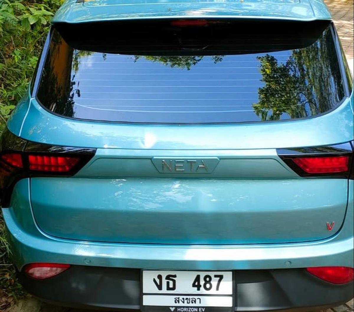 Neta V adalah mobil listrik model SUV kompak dengan kapasitas 5 orang.

Kapasitas baterai lithuim ion 40,7 kWh dengan jarak tempuh 385 km