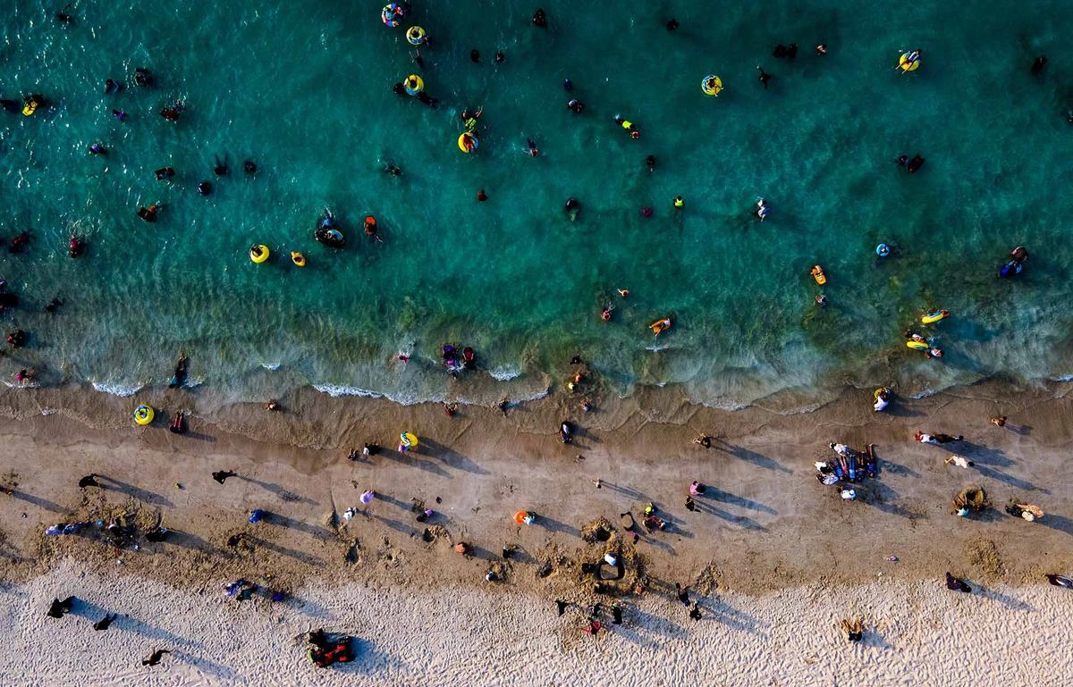 FOTO: Warga Padati Pantai Lhoknga  Aceh Saat Libur Lebaran