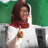 Ibunda Presiden Jokowi, Sujiatmi Notomiharjo mencoblos di Tempat Pemungutan Suara (TPS) 38 Kampung Tirtoyasan RT 04 RW 13 Manahan, Solo.