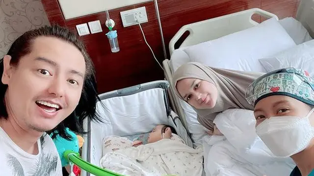 Potret perjuangan Cut Meyriska lawan penyakit misterius. (Sumber: Youtube/RogerChika Journey)
