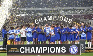 Pemain Chelsea merayakan kemenangan usai mengalahkan AC Milan dengan skor 3-0 dalam laga Indonesia Super Cup 2026 di Stadion Utama Gelora Bung Karno (SUGBK), Jakarta, Sabtu (8/8/2026). João Pedro mencetak dua gol, sedangkan satu gol Chelsea lainnya disumbangkan Moisés Caicedo. Chelsea memastikan gelar juara Indonesia Super Cup 2026 setelah tampil dominan sepanjang pertandingan. (KLY/Budy Santoso)