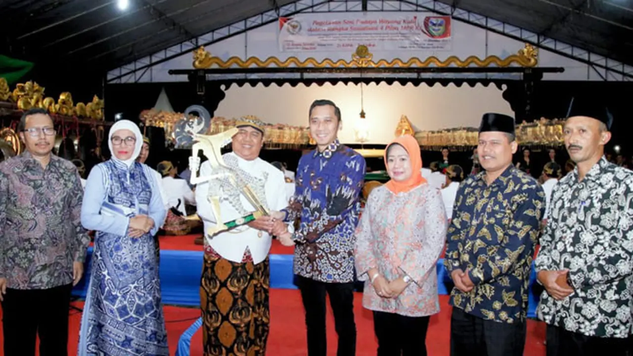 Pagelaran Wayang Kulit Empat Pilar MPR Hibur Warga Pacitan Semalam Suntuk
