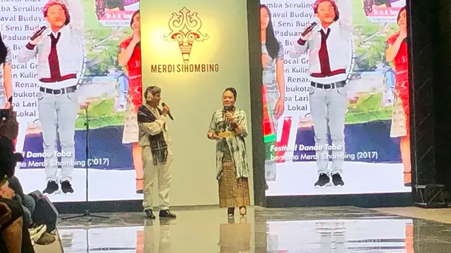 Humbang Kriya pamerkan Humbang Sibori dalam Fashion Show Merdi Sihombing di Jakarta