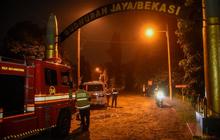 Warga Berbondong-bondong Amankan Barang Berharga Usai Rumah Terdampak Ledakan Gudang Amunisi Milik Kodam Jaya
