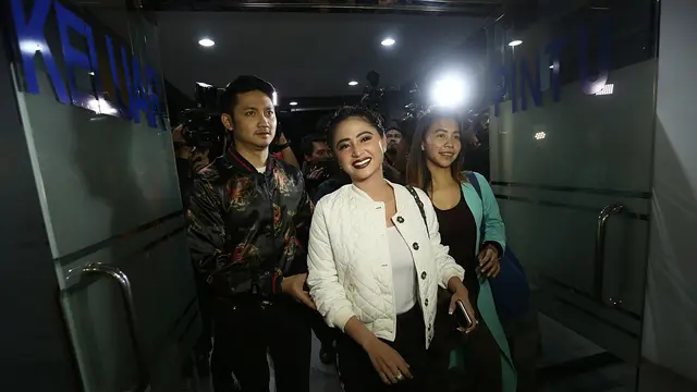 [Bintang] Dewi Perssik