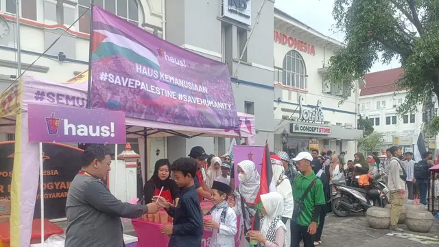 Dukung aksi, Haus bagikan minum gratis kemasa masa.