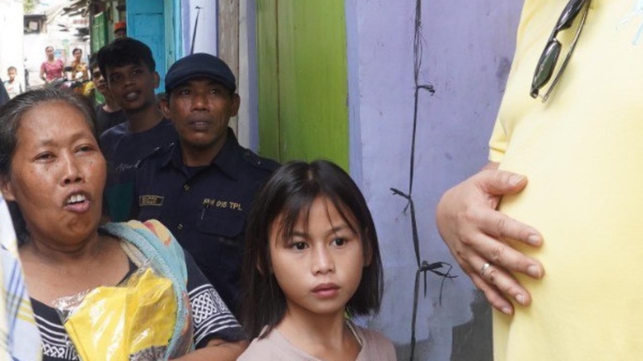Blusukan ke Pemukiman Padat Cengkareng, Airlangga Cek Penerimaan Bansos Warga