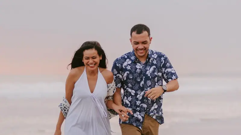 Indah Indriana telah menikah dengan Diaz Adritya Putra Adrian pada 5 Juni 2021 lalu (https://www.instagram.com/p/CQnexH3M1XL/?utm_medium=copy_link)