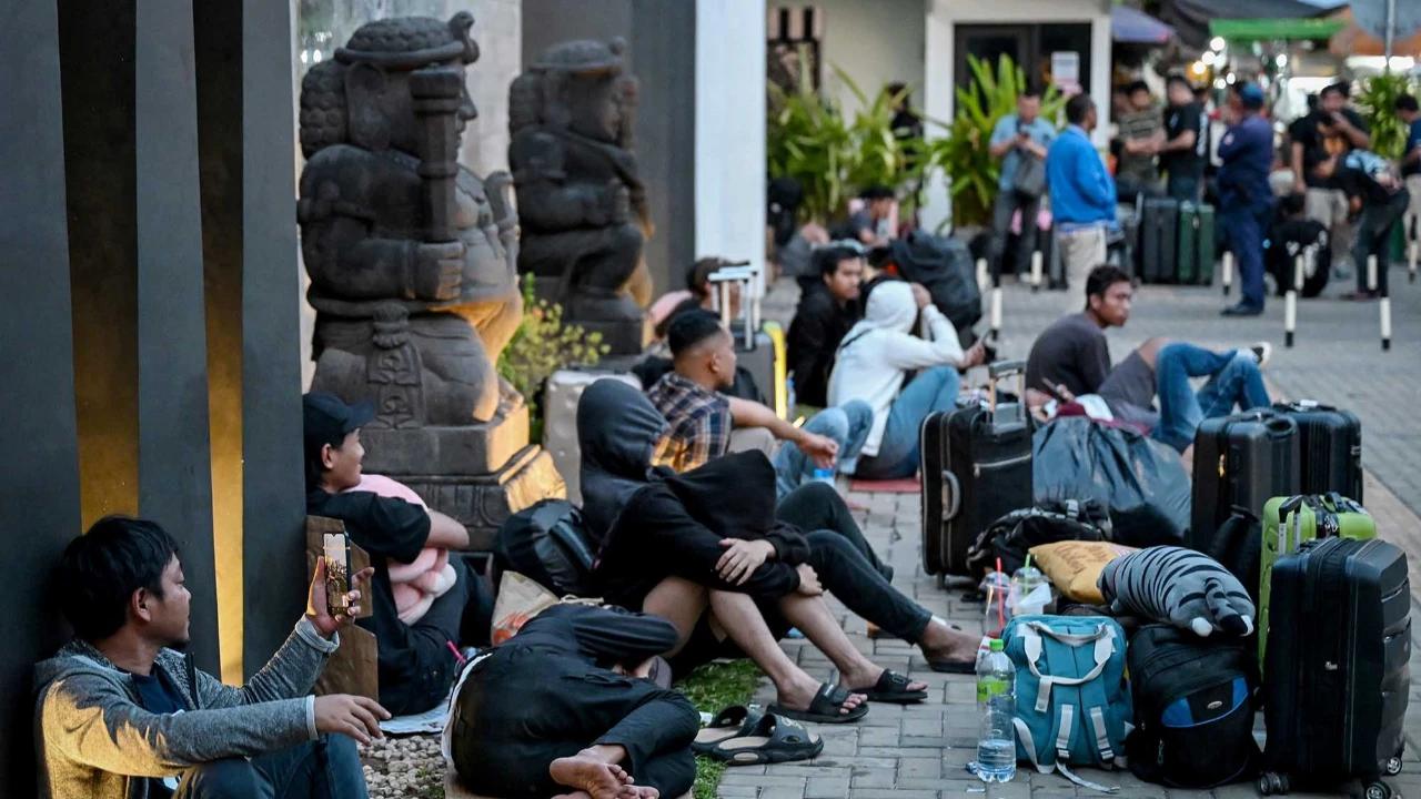 FOTO: KBRI Phnom Penh Dibanjiri WNI Keluar dari Jaringan Penipuan Daring