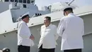 Kim menginspeksi salah satu armadanya di Laut Timur dan menyaksikan para kru melakukan latihan meluncurkan rudal jelajah tersebut, sebagaimana laporan kantor berita milik pemerintah KCNA. (Korean Central News Agency/Korea News Service via AP)