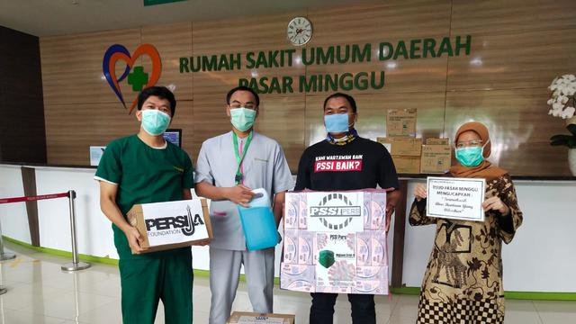 PSSI Pers Donasi 1000 Masker dan 50 Liter Hand Sanitizer ke RSUD Pasar Minggu.