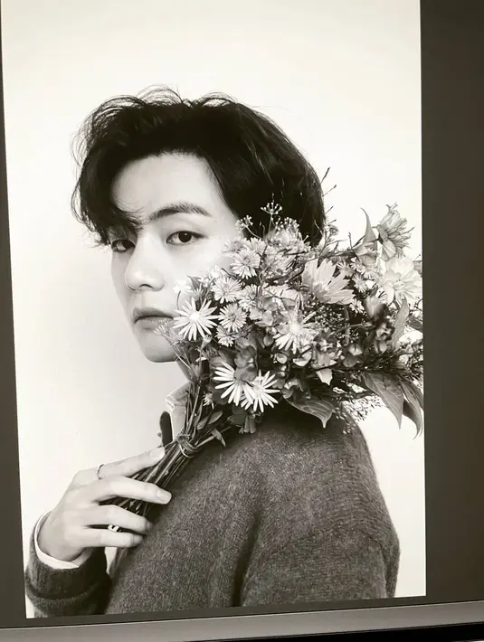 Mana potret Taehyung yang paling jadi favoritmu, Sahabat FIMELA? Foto: Instagram.