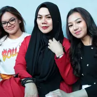 Belakangan ini sedang rame menjadi perbincangan lantaran Jennifer Dunn dilabrak oleh Shafa Harris. Video yang beredar dan menjadi viral itu memunculkan banyak reaksi dan komentar. Salah satunya Ashanty. (Nurwahyunan/Bintang.com)