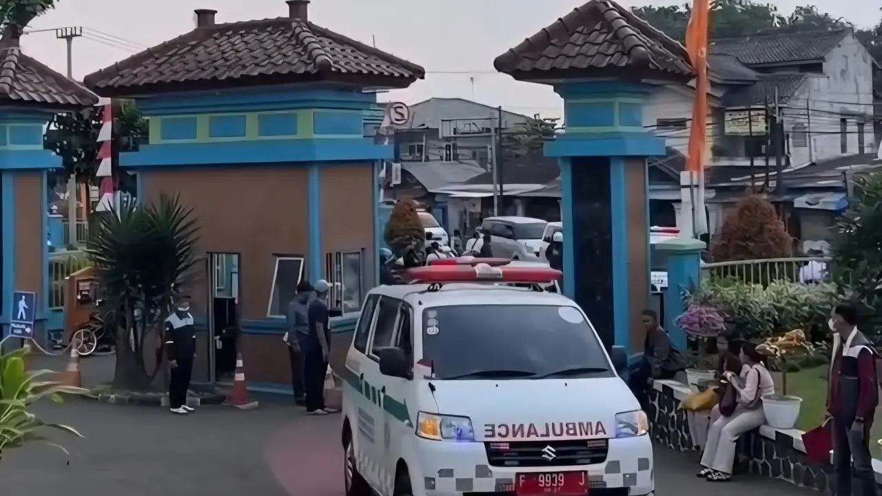 Seratusan pelajar di Cisarua keracunan MBG