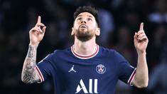 Lionel Messi berhasil mencapai kesuksesan yang belum pernah terjadi sebelumnya pada tahun 2021. Mulai dari memenangkan trofi internasional hingga menambah gelar individunya. Berikut 5 rekor yang dibuat Lionel Messi pada tahun 2021. (AFP/Franck Fife)