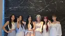 Kontras dengan Tiara, Dita Karang, Zuu, Jinny, Soodam, Minji, Lea tampil feminin mengenakan blus ruffle, rok ruffle, dan dress nuansa pastel yang lembut. [@tiaraandini].