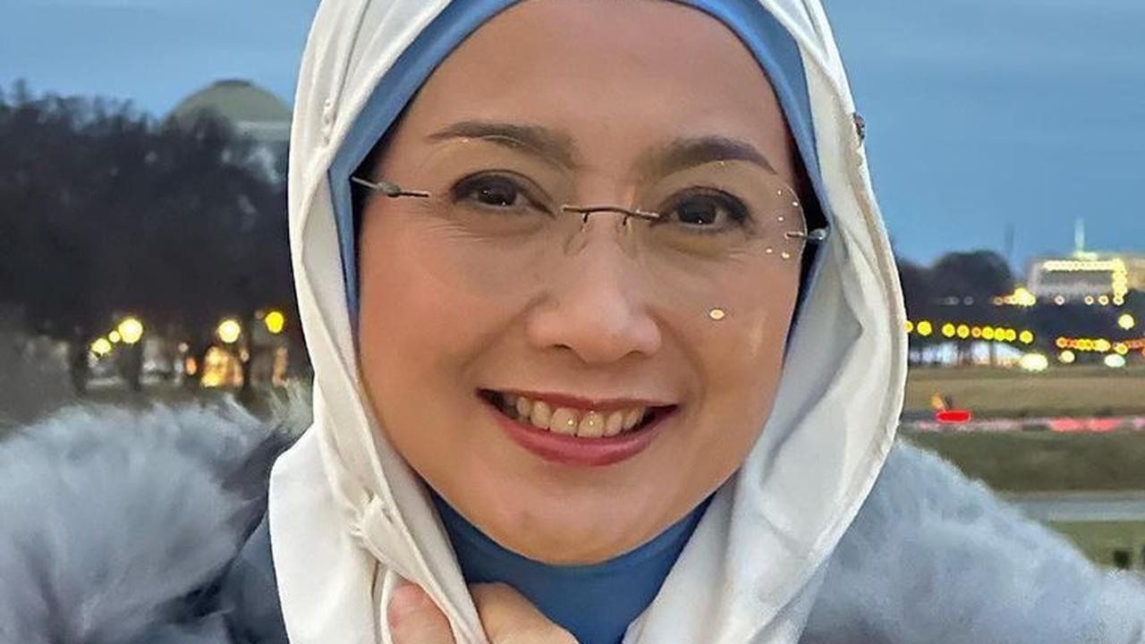 Desy Ratnasari <br>