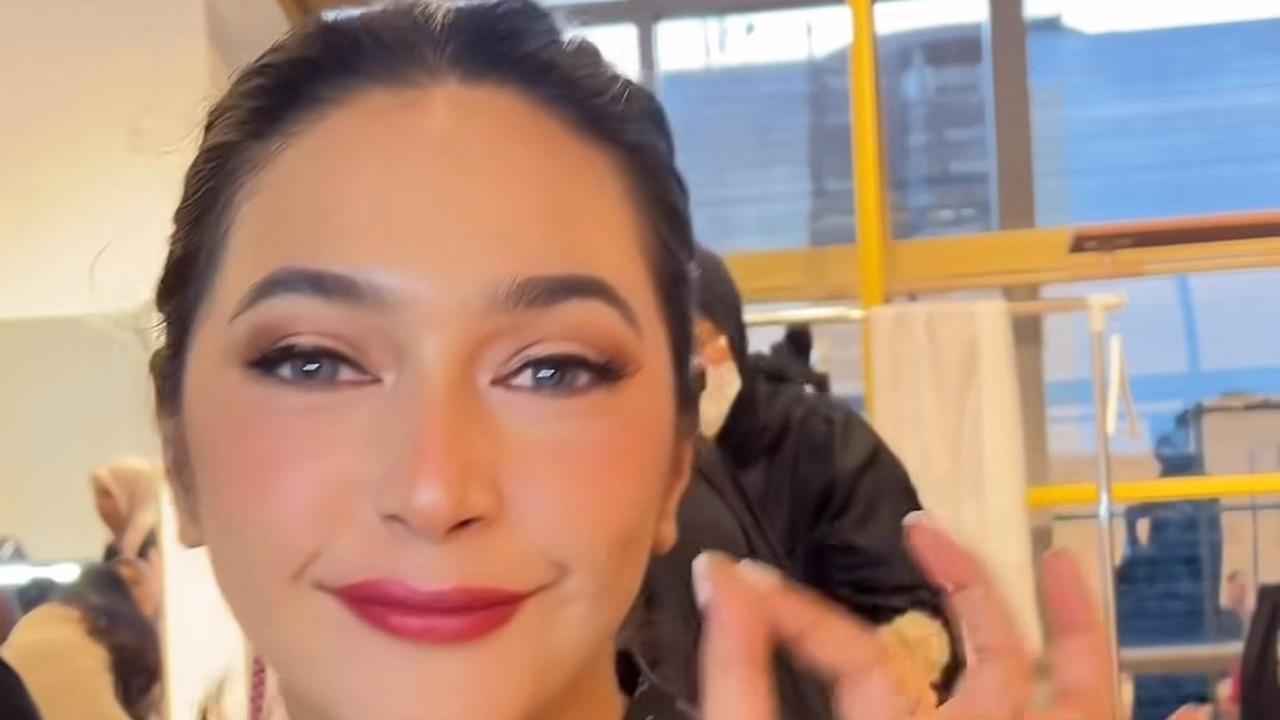 Nooi Beauty berhasil menciptakan keajaiban dalam waktu singkat, memastikan Nabila Syakieb bersinar di runway PIFW 2024 dengan pesona yang memukau.