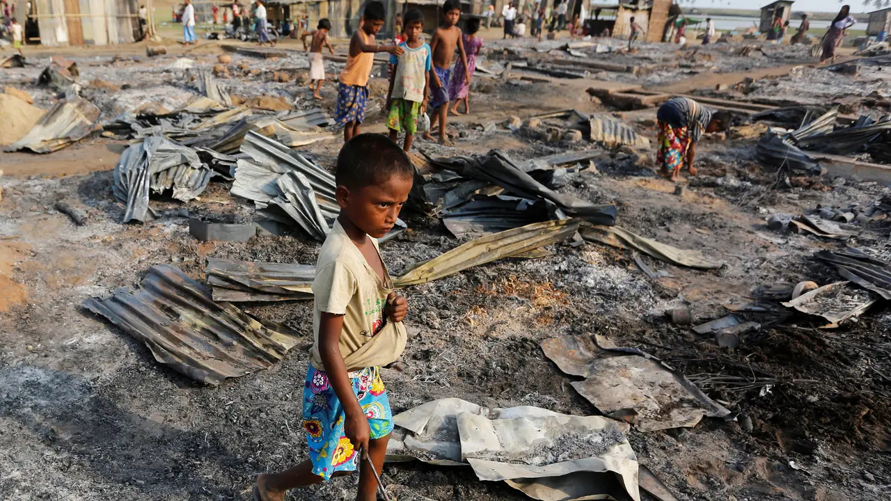 20160503-Api Hancurkan 50 Kamp Pengungsi Rohingya di Myanmar-Myanmar