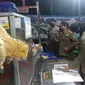 Satpol PP Kota Malang merazia pedagang kaki lima di Kota Malang karena melanggar aturan operasional selama masa PPKM Darurat (Humas Pemkot Malang)