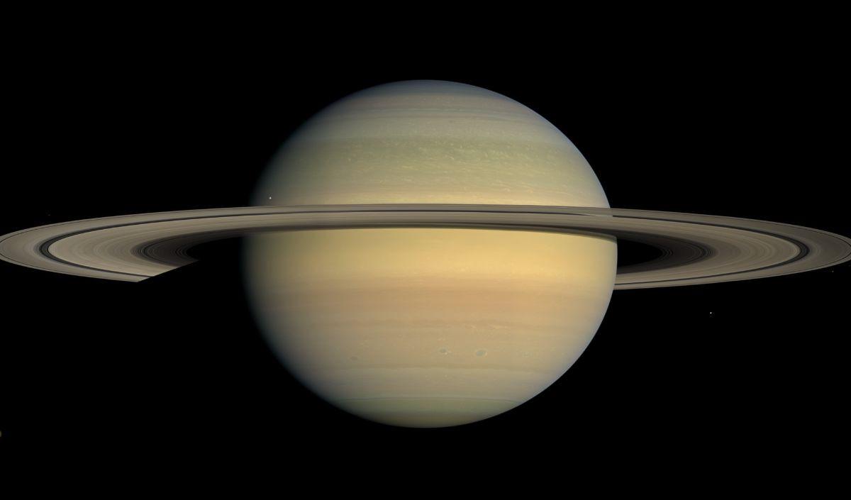 Saat ini, kemiringan planet Saturnus adalah miring ke bawah sebesar 9 derajat, dan akan berkurang hingga 3,7 derajat pada tahun 2024.&nbsp;