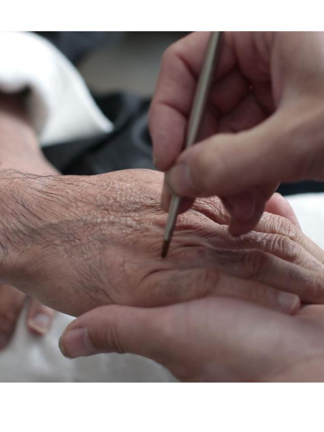 6 Transformasi Makeup Reza Rahadian Jadi BJ Habibie, Mirip Banget