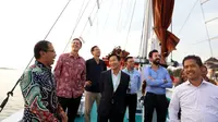 Wali Kota Makassar naik Pinisi pamer reklamasi (Liputan6.com/Moch Harun)