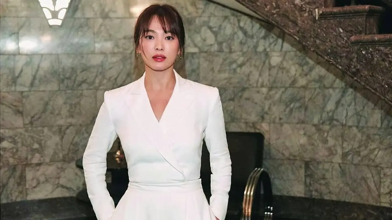 Pesona Song Hye Kyo Hadiri New York Fashion Week 2019