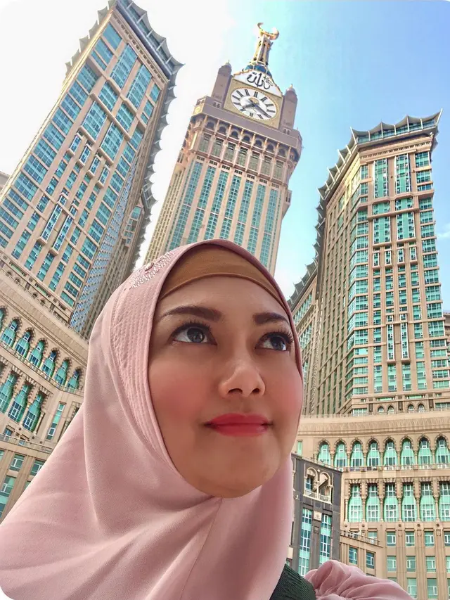 [Fimela] 10 Potret Bella Saphira Berhijab