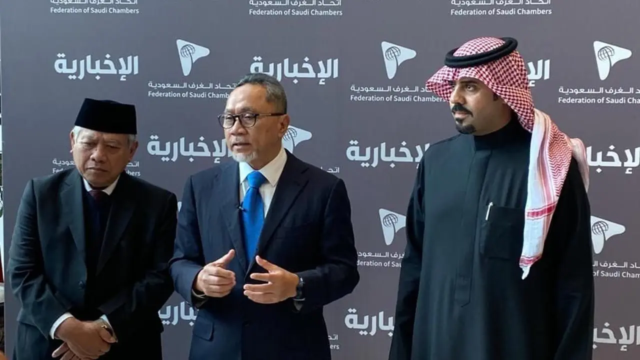 Menteri  Perdagangan Zulkifli Hasan menyaksikan secara langsung penandatanganan 8 kerja sama antara  pelaku usaha Indonesia dengan 5 pelaku usaha Arab Saudi. (Dok Kemendag)
