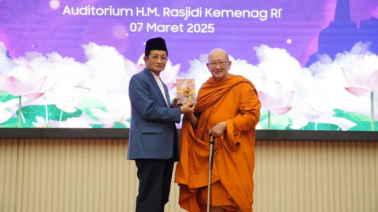 Menag Nasaruddin Umar saat mengikuti Dialog Kerukunan Umat Buddha yang digelar oleh Ditjen Bimas Buddha bertajuk 'Berkumpul Bersama adalah Berkah Mulia', Jumat (7/3/2025)