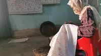 Mak Si’um Pembatik Batang Legendaris Berusia 86 Tahun yang Masih Tersisa