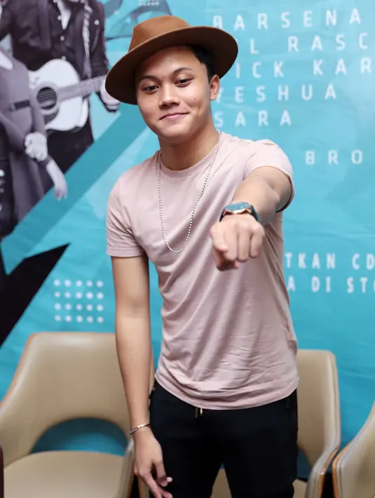 Rizky Febian patut berbangga dengan pencapaian penjualan album Rizky and Friends. Album bersama dengan rekan-rekannya tersebut bisa terjual 100 ribu keping dalam kurun waktu sebulan. (Deki Prayoga/Bintang.com)